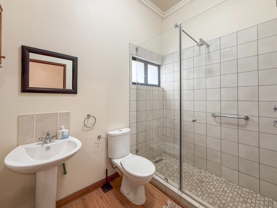 6 Bedroom Property for Sale in The Coves North West